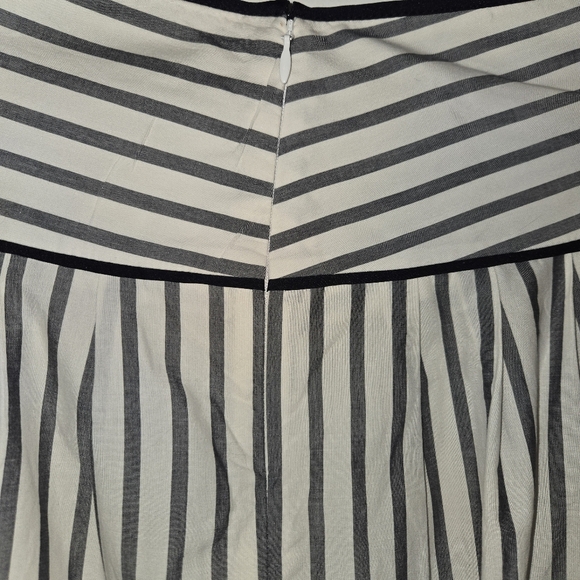 Ann Taylor Striped Pleated A-Line Mini Skirt - Size 6 - Nautical - Picture 7 of 11